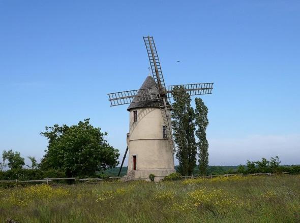 Moulin A Vent Le Champ Du Trail Villa Saint-Cyr-des-Gats Bagian luar foto