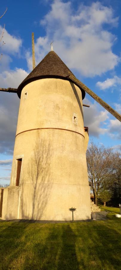 Moulin A Vent Le Champ Du Trail Villa Saint-Cyr-des-Gats Bagian luar foto