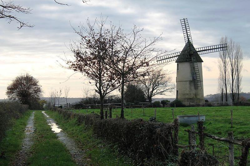 Moulin A Vent Le Champ Du Trail Villa Saint-Cyr-des-Gats Bagian luar foto
