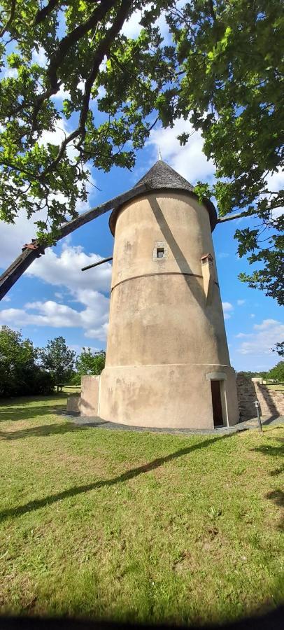 Moulin A Vent Le Champ Du Trail Villa Saint-Cyr-des-Gats Bagian luar foto